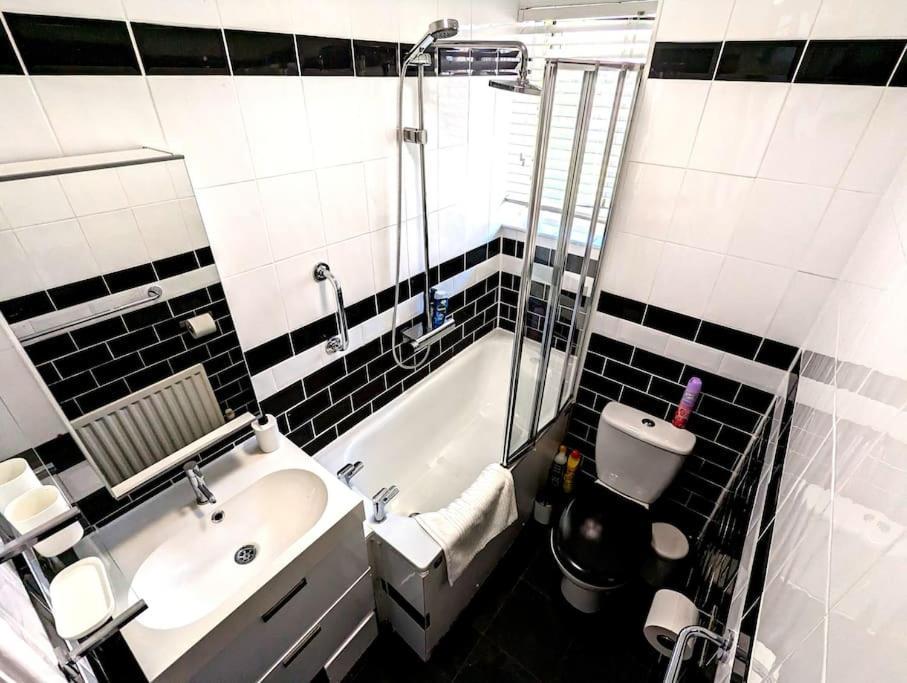 ロンドンCharming 2-Bed Garden Flatアパートメント エクステリア 写真