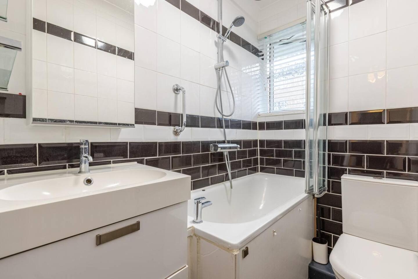 ロンドンCharming 2-Bed Garden Flatアパートメント エクステリア 写真